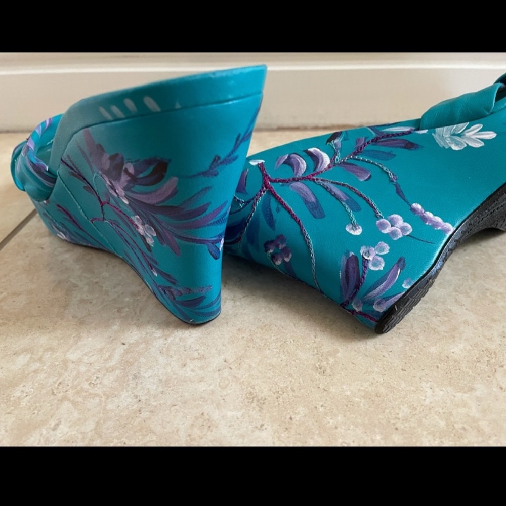 Stuart Weitzman Wedge Sandal - Picture 3 of 8